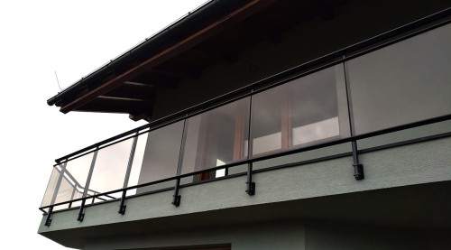 Balustrada z poręczą lakierowaną na czarno