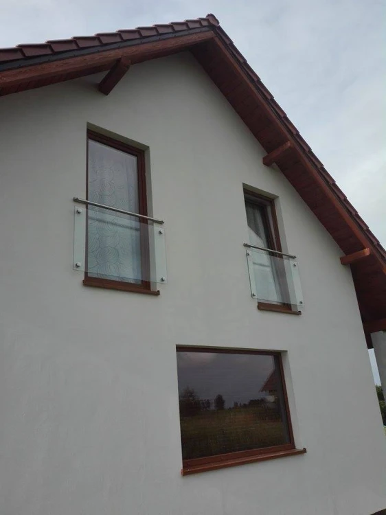 balkon francuski z poręczą