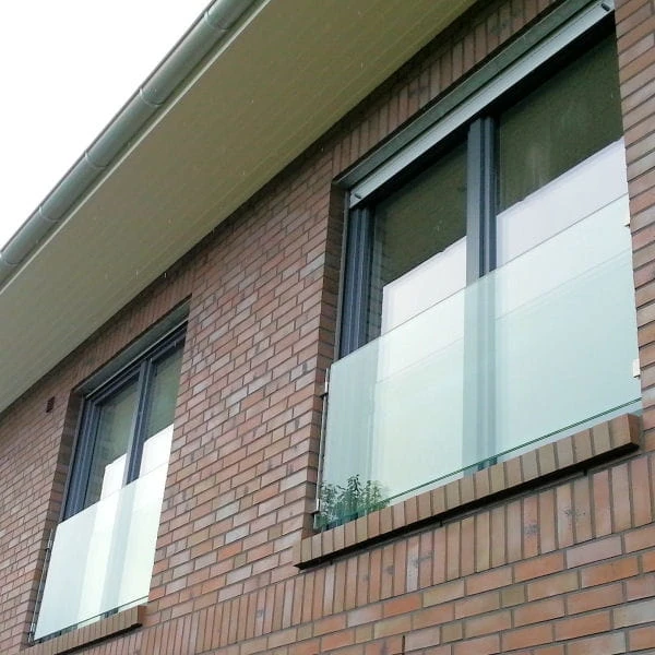 Balustrada na balkon francuski we wnęce
