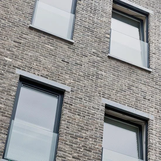 balustrady okienne budynek nowoczesny.jpg