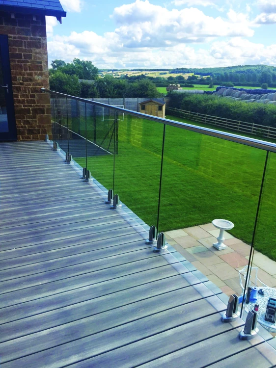 Balustrada szklana zewnętrzna - barierki system zacisków do podłogi (balkon, taras, schody)