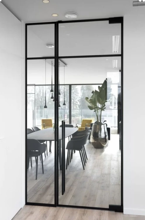 Drzwi szklane wahadłowe czarne szprosy LOFT
