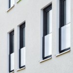 Balustrada szklana w listwie do ramy okna