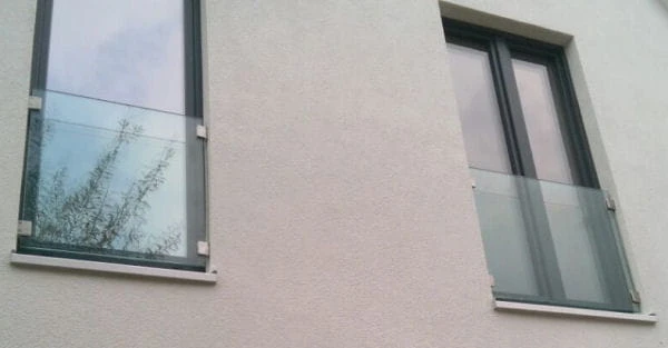 Balustrada na balkon francuski we wnęce