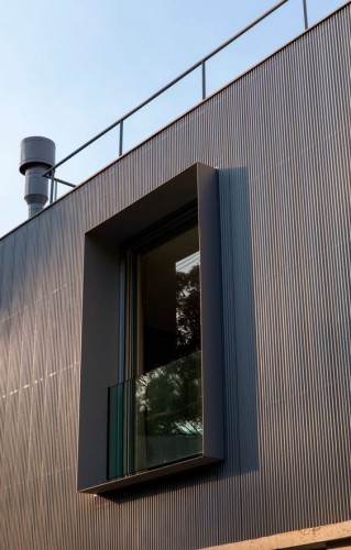 Balustrada w listwach we wnece w glifie TIOMO.webp